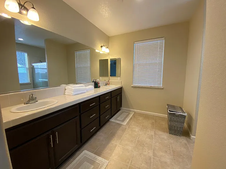 572 Glendon Ct — Photo 6