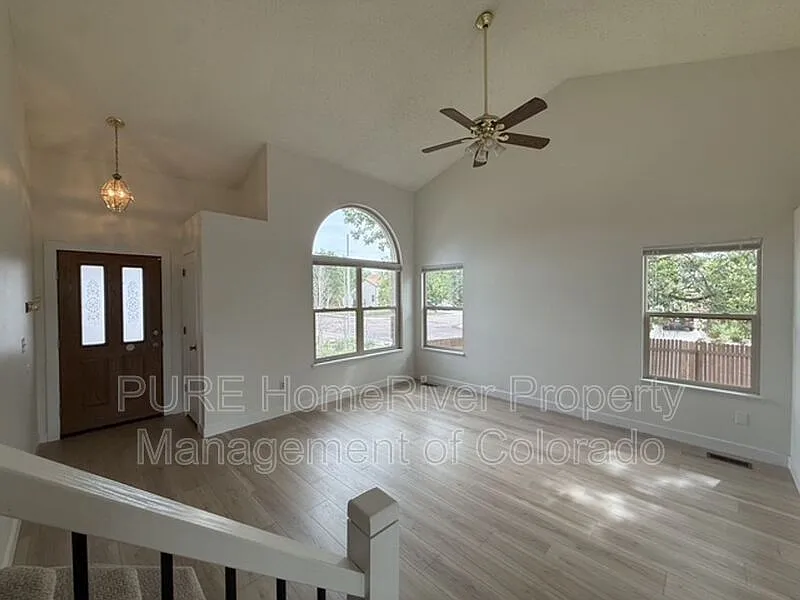 4 bed, 3.5 bath, 2485 sqft, $2,600 — Photo 4