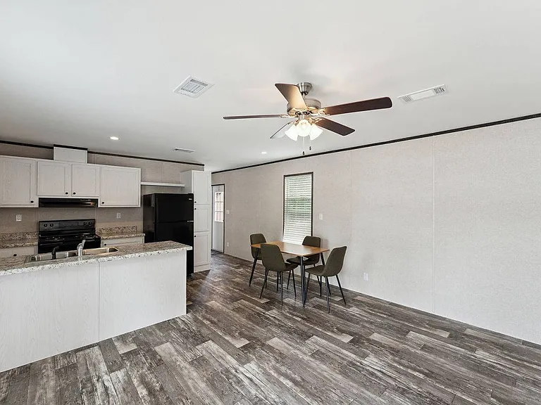 610 S Heather Way #6 — Photo 1