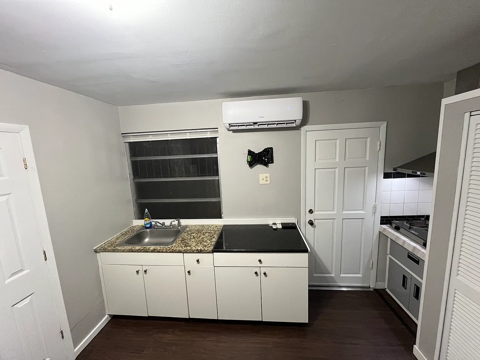 Studio, $1,300 — Photo 4