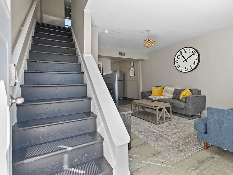 482 E Norwich Ave #C — Photo 3