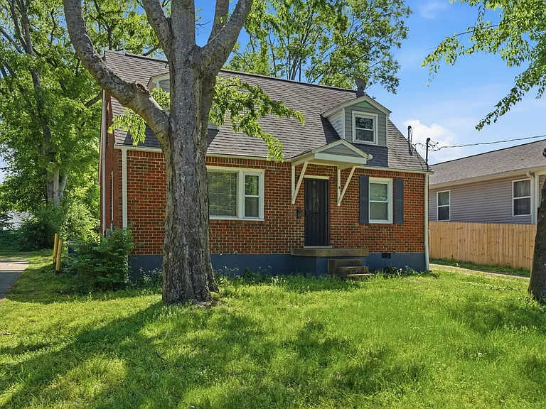 853 Gallavista Ave — Photo 1