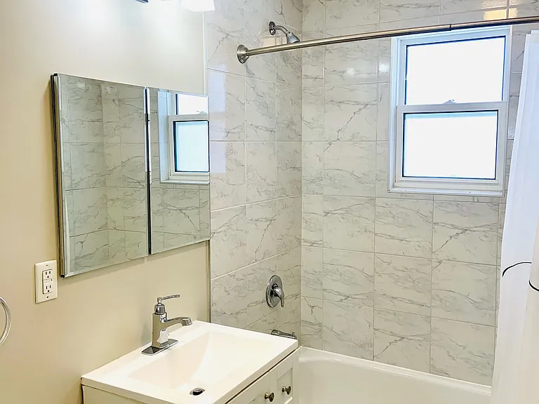 513 Rossland Rd E #UPPER — Photo 13