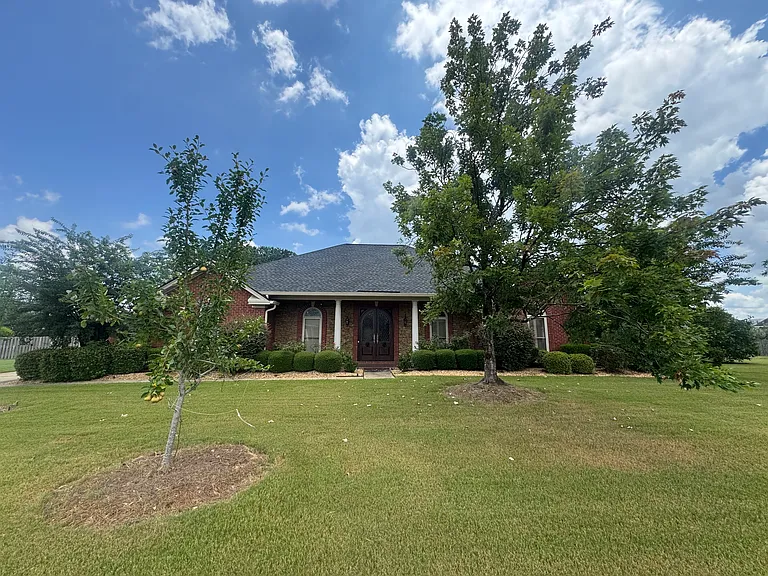416 Towne Lake Pl — Photo 2