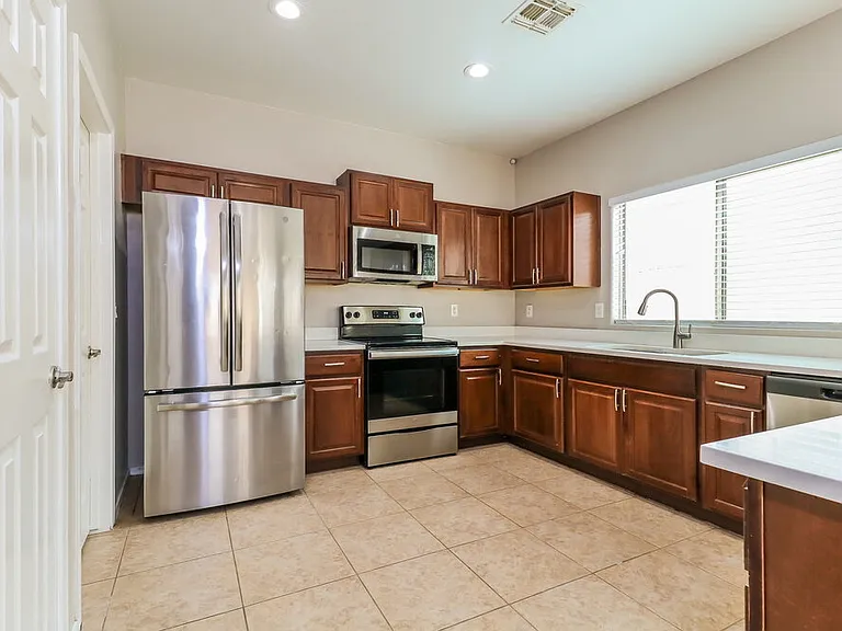 25826 W Pleasant Ln — Photo 7