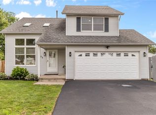 823 Bram Hall Dr, Rochester, NY 14626