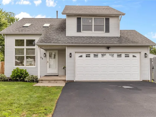 823 Bram Hall Dr, Rochester, NY 14626