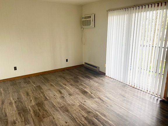 2nd image of 905 S 48th Ave #105