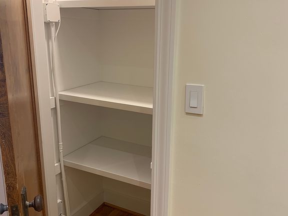 4th image of 1020 W Ardmore Ave #201