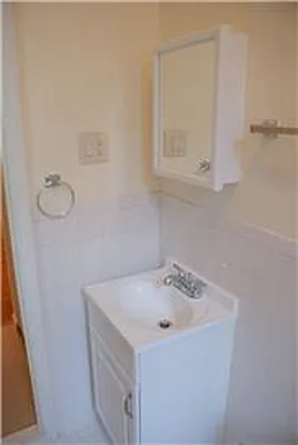 Rented by Century 21 Metropolitan | media 12