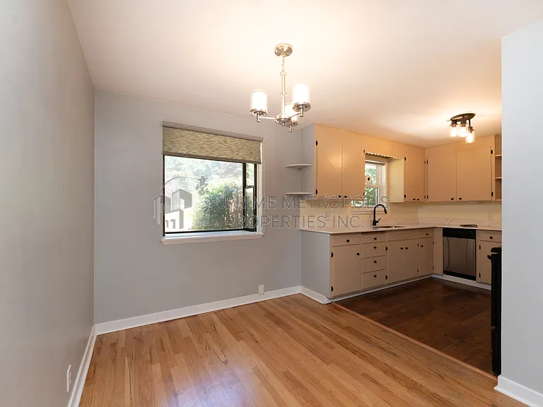 410 S 116th St — Photo 5