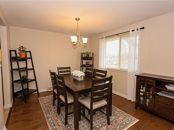 5th image of 125 Old Lyme Dr APT 3