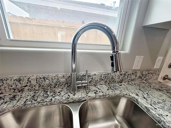 5th image of 1722 Davenport St #1