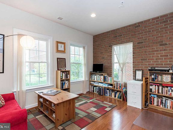 4th image of 534 Raymond Dr #29