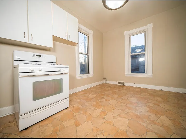 701 Bedford St #2 — Photo 12