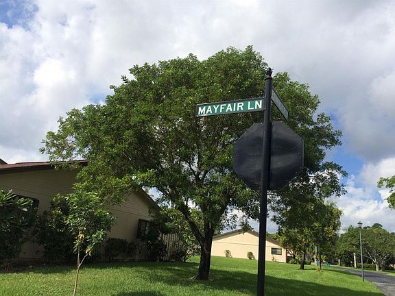 5th image of 49 Mayfair Ln
