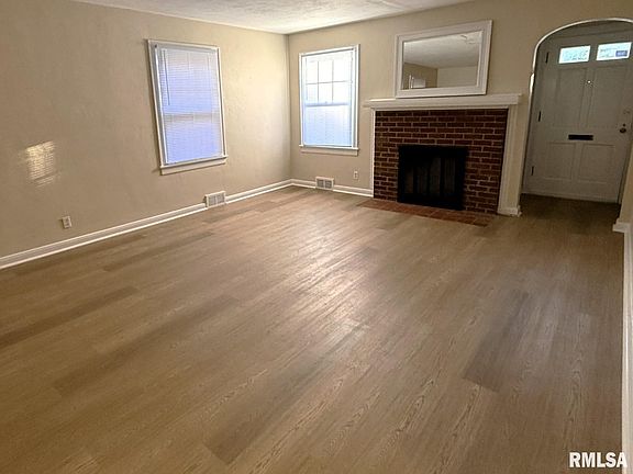 3rd image of 2104 Whittier Ave