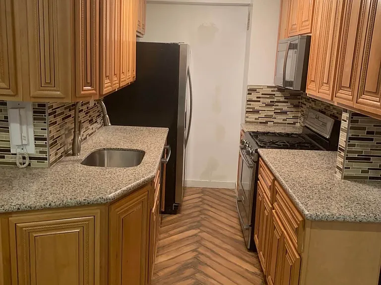 720 E 31st St #2F — Photo 2