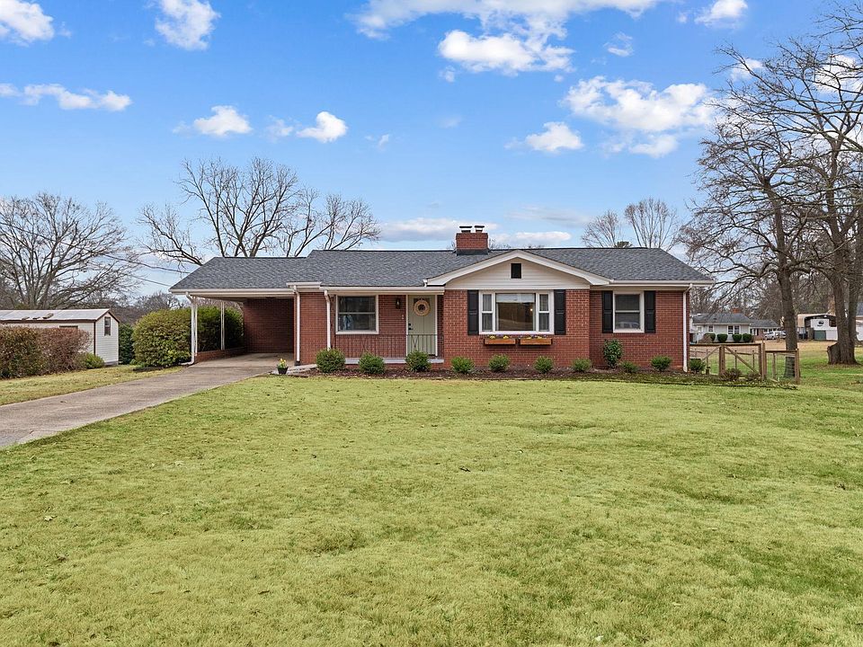 1st image of 305 Crestwood Dr
