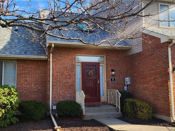 8 Winfield Ct, Easton, PA 18045