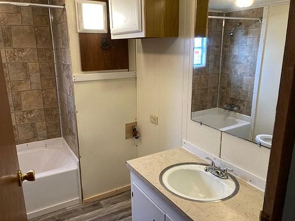 5th image of 2490 Meadows Park Ln