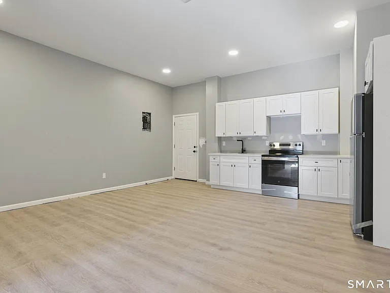 219 Bank St #3 — Photo 9