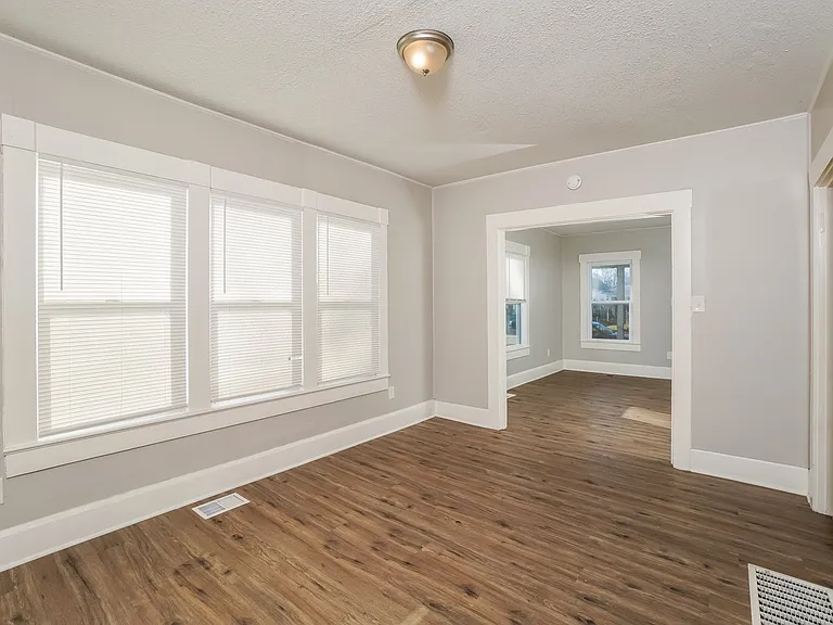 619121_021_living_room_13412249.jpg
