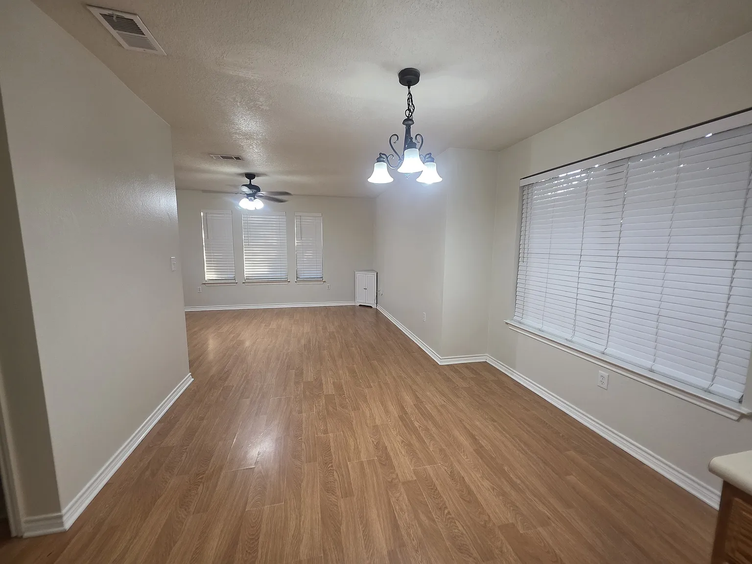 3 bed, 1382 sqft, $1,650 — Photo 4