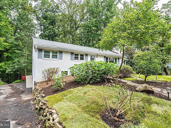 5th image of 1464 Waggaman Cir