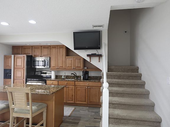 4th image of 142 Lake Dr #14