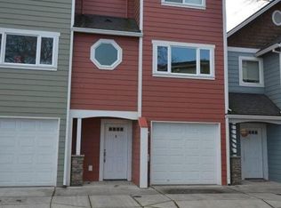 1002 W 8th Pl, The Dalles, OR