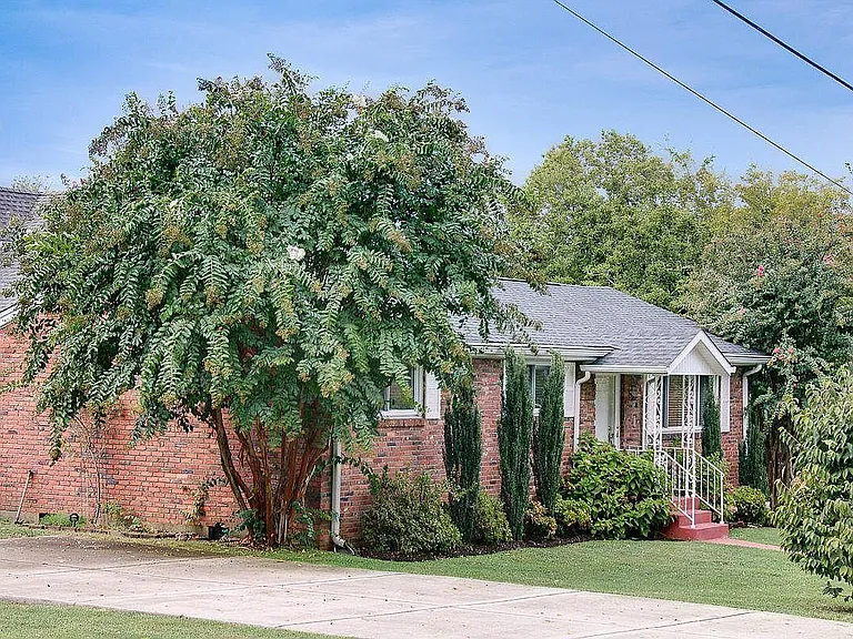 3705 Oxford St — Photo 4