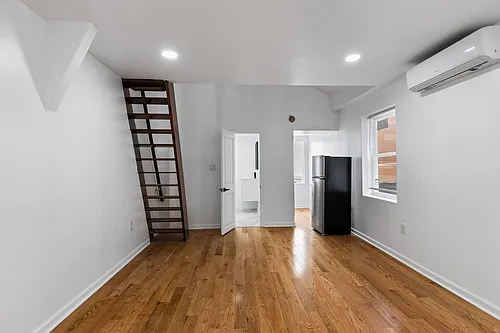 1223 Spruce St #2R Photo 1
