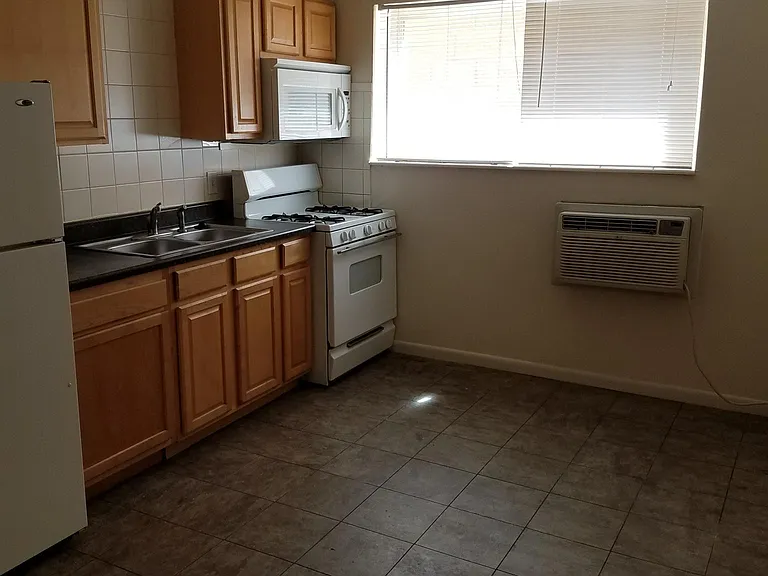 Maplewood Square Apartments — Photo 43