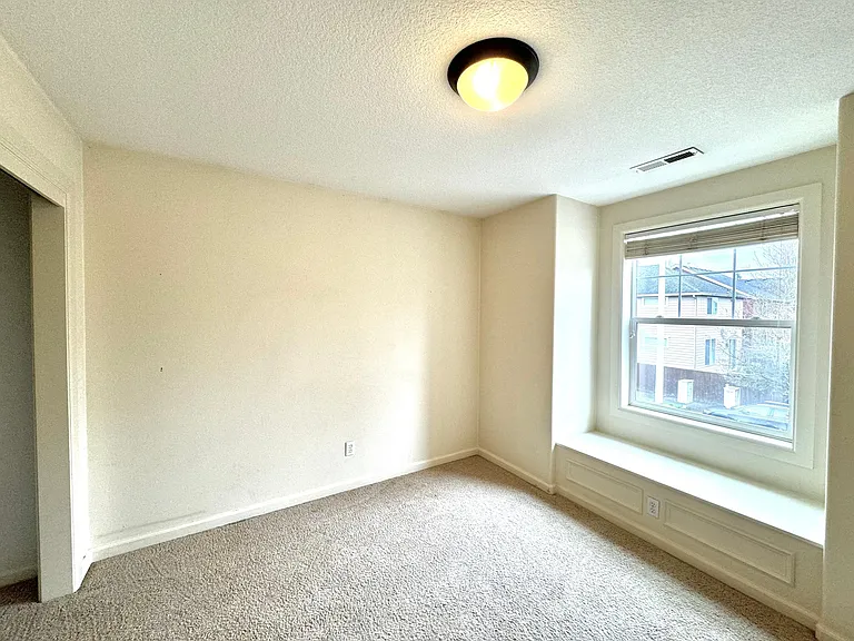 5817 NE 59th Ave — Photo 17