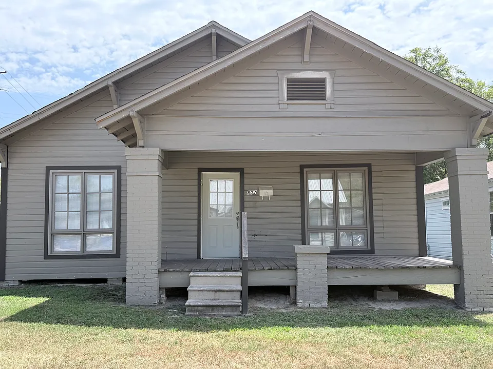 803 Moore Ave
