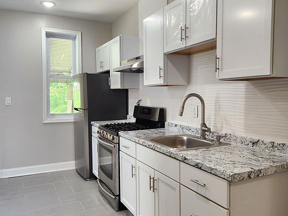 4th image of 421 N 60th St APT A