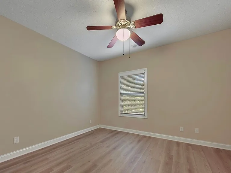 807 E Main St — Photo 16
