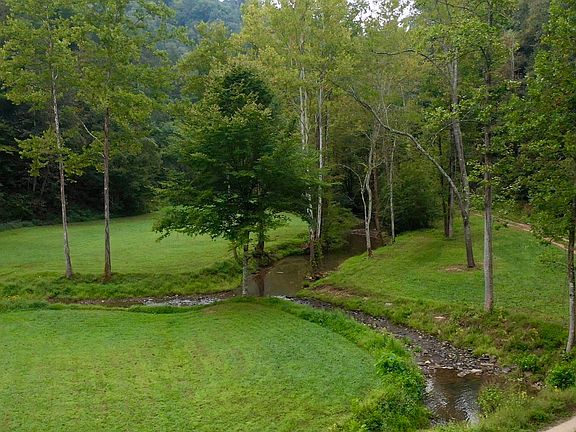 4th image of 404 Housewright Hollow Rd