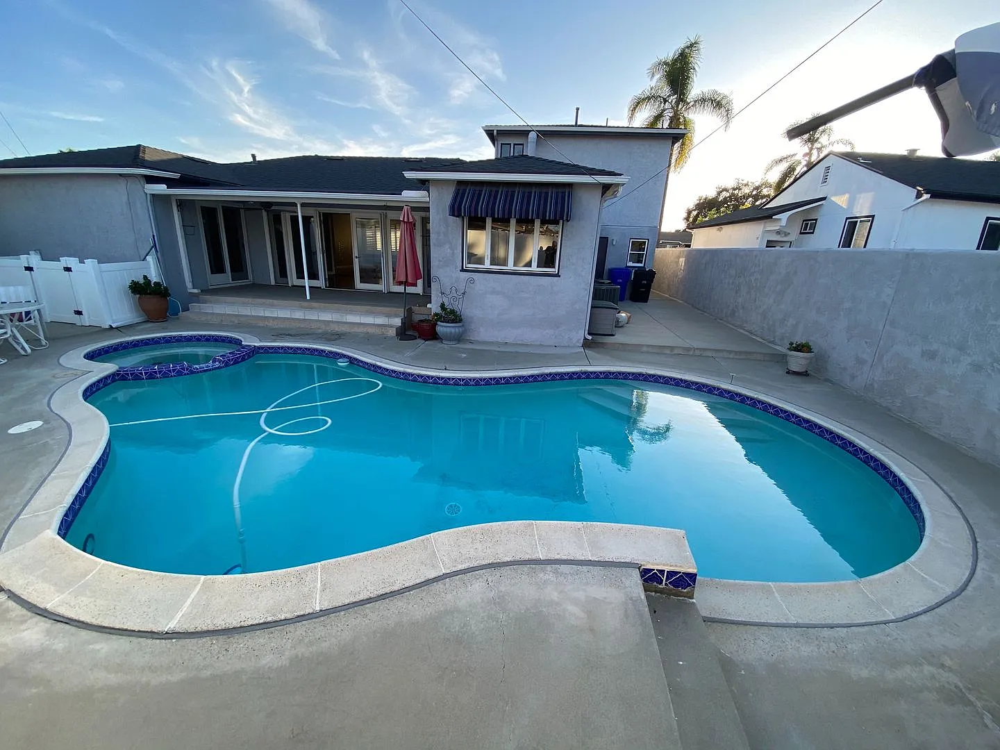 8bd/4ba On Rockford! Pool & Spa! — Photo 1