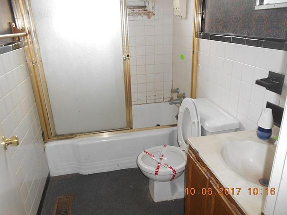 3rd image of 423 Highland Cir