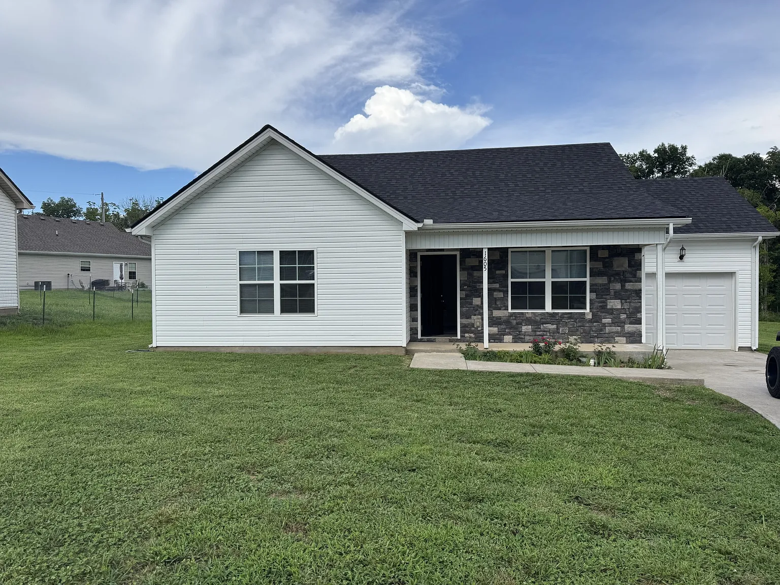 3 bed, 2.0 bath, 1117 sqft, $1,850 — Photo 2