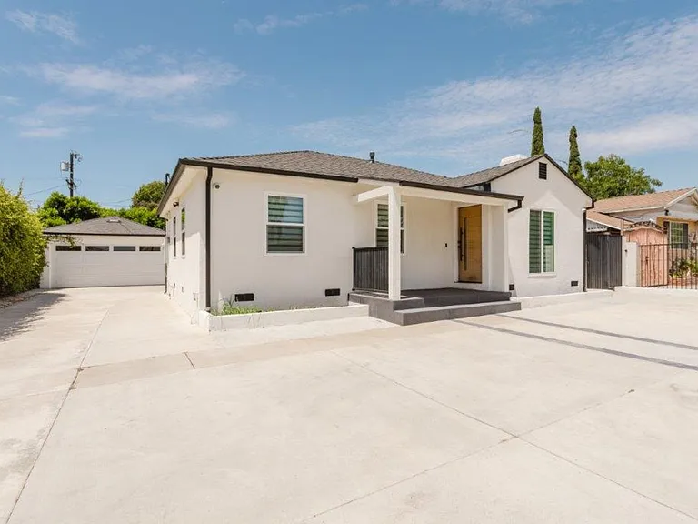 8119 Shadyglade Ave — Photo 1
