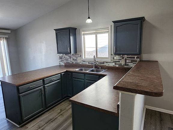 5th image of 1351 E Oakland St #B