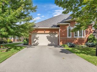 2175 Country Club Dr #4, Burlington, ON L7M 4H9
