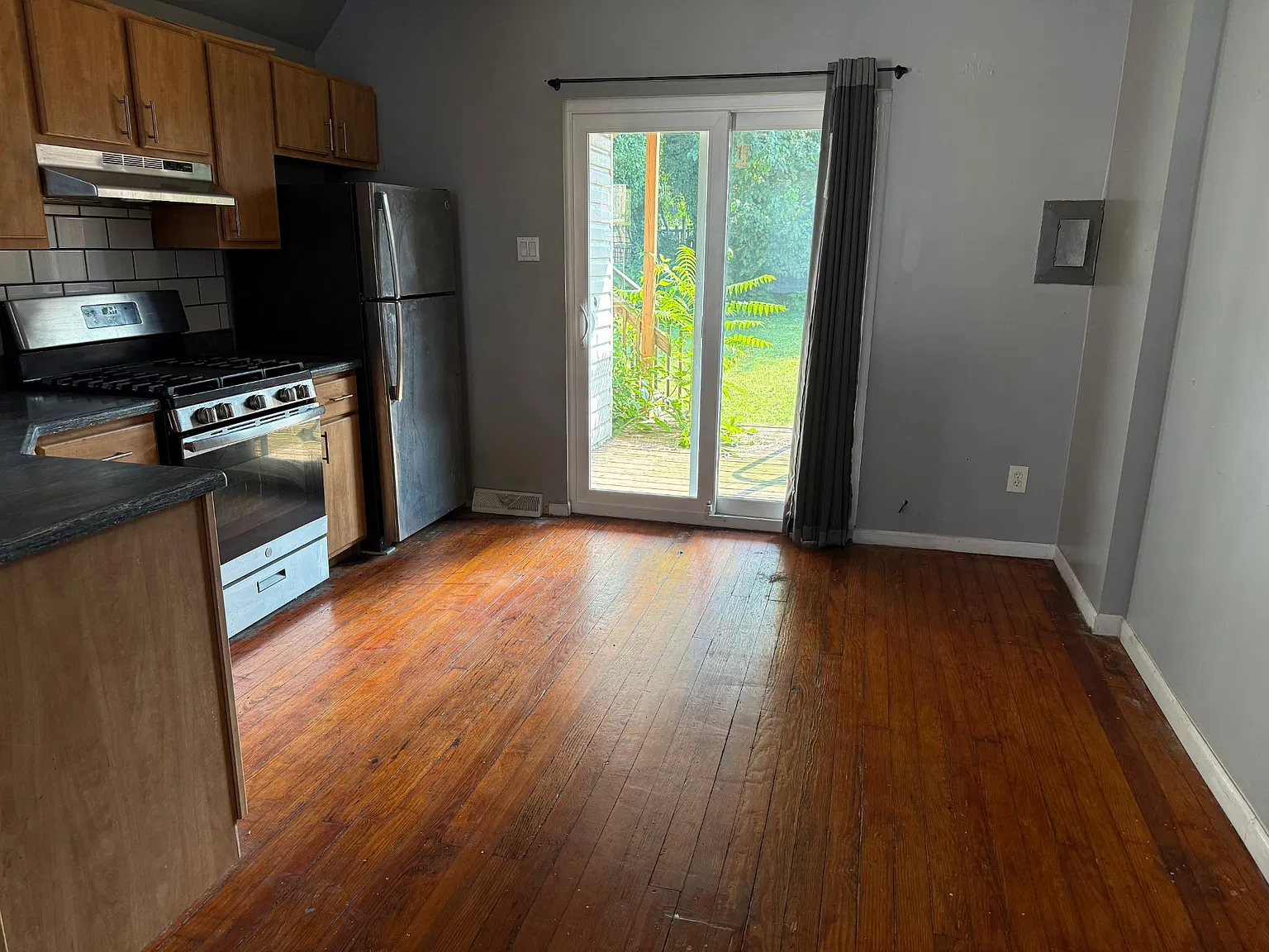 1 bed, 850 sqft, $1,350 — Photo 2