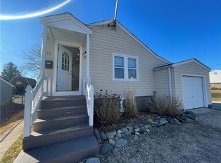 30 Livingston Pl, Middletown, RI 02842