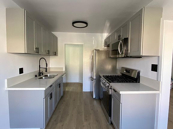 5th image of 471 Normandie Pl #471