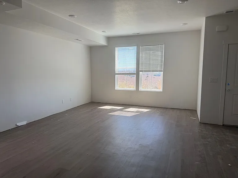 948 S Swoop Dr — Photo 3