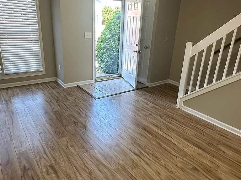 1057 Alexander Hamilton Ln — Photo 3